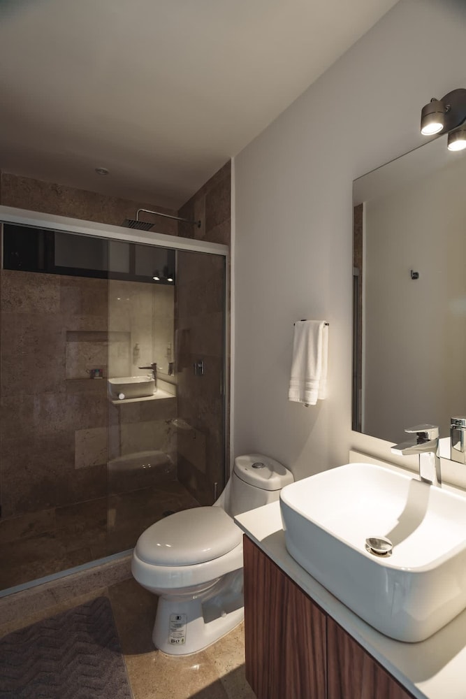 Zama Condo w Rooftop Pool Gym Coworking Cinema