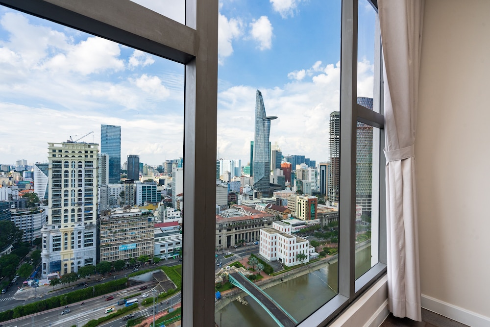 SAIGON 9 - Rivergate Residence Infinity Pool