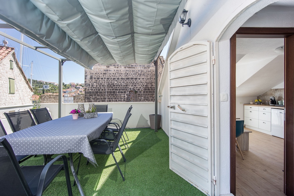 Stone house Lino Trogir view 3