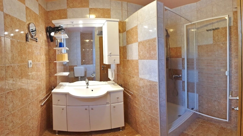 Amalia - Family Friendly With Parking - A1 Gabi view 5