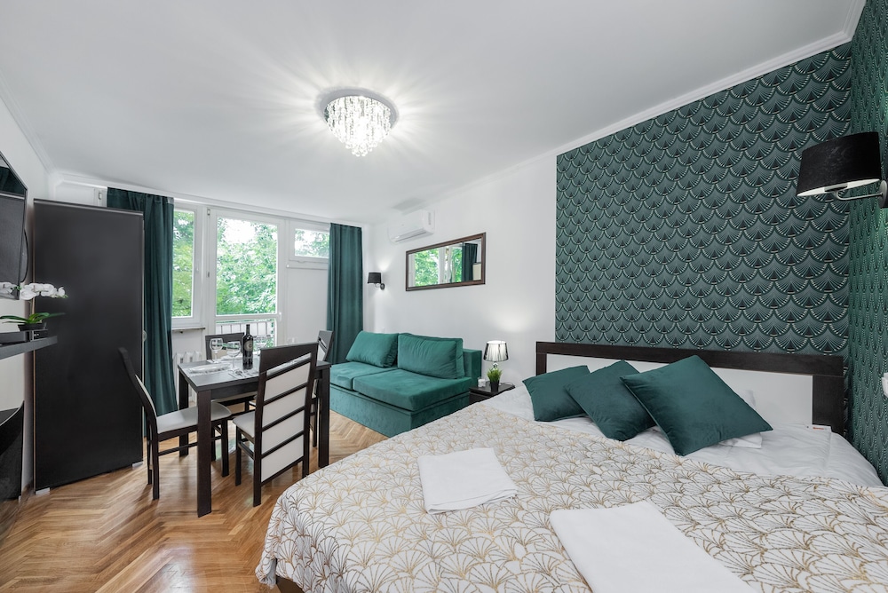 UNIT Short Rent Apartment by Warsaw Metro Station