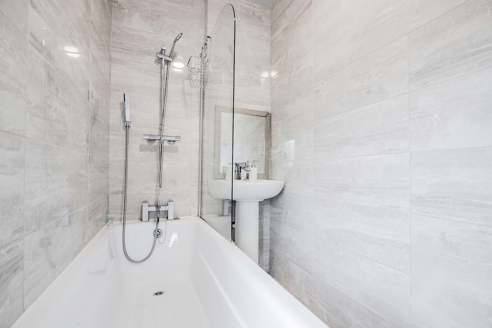 Host Stay Park Cliffe House
