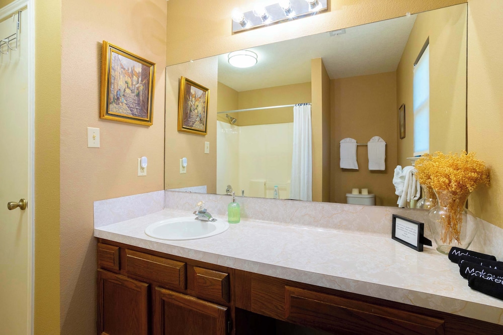Stargazers Delight Sleeps 12!