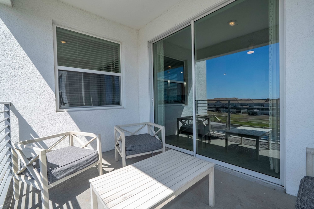 Gorgeous 2Bd Close to Disney Storey Lake Resort 303 3121