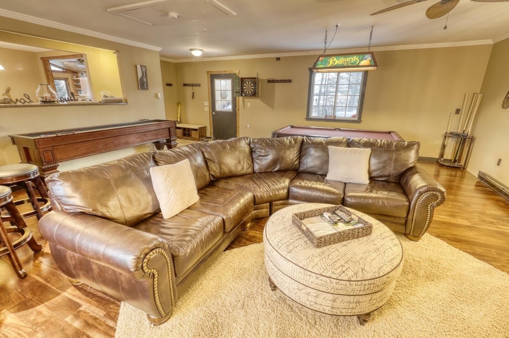 Howe Hill Retreat 4 Bedroom Home by RedAwning view 3
