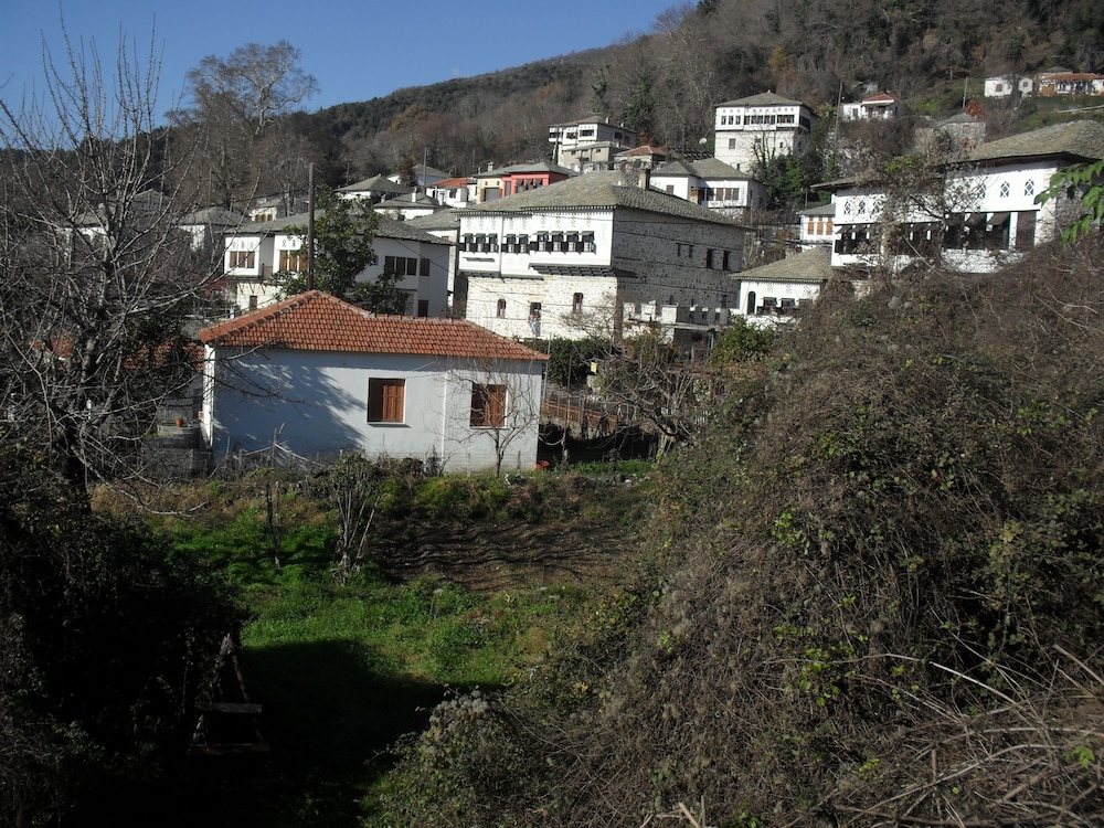 Traditional Guest Home Dimou