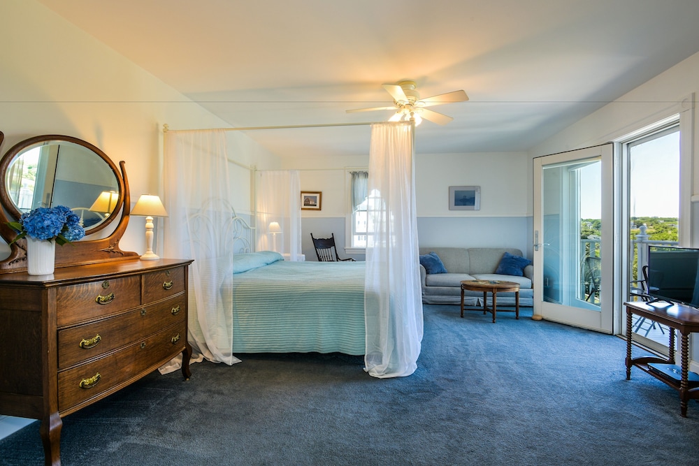 Payne's Harbor View Inn