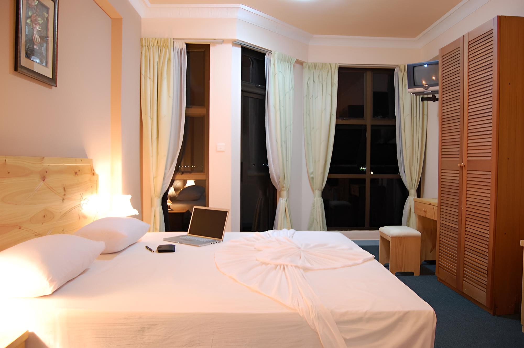 Marble Hotel photo 3