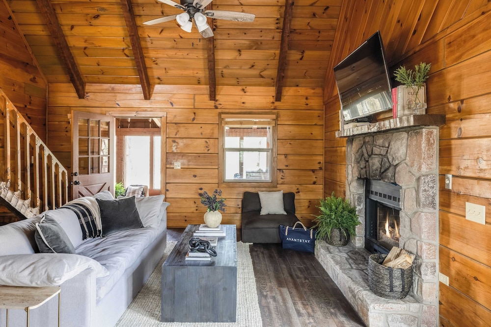 Sleeps 20 3 Cabins w/ Hot Tubs, Game Room, Fire Pit Dudley Trio by Avantstay