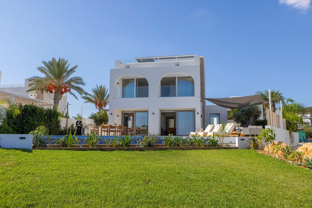 Protaras Beachfront Villla Mimosa