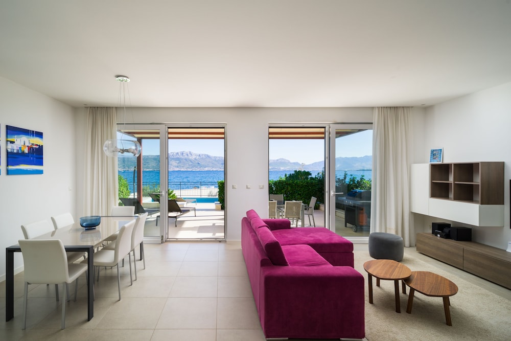 Acadia Beach Villas & Apartments, Slatine