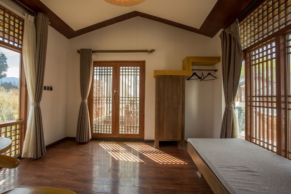 Yunzhong Baisha Lijiang Inn