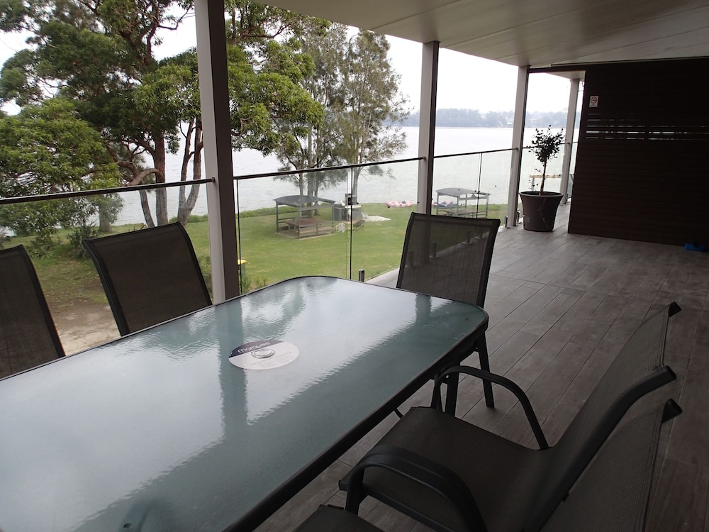 Dungowan Waterfront Apartments