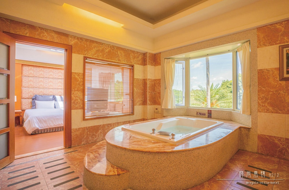 Regale Villa Hotel