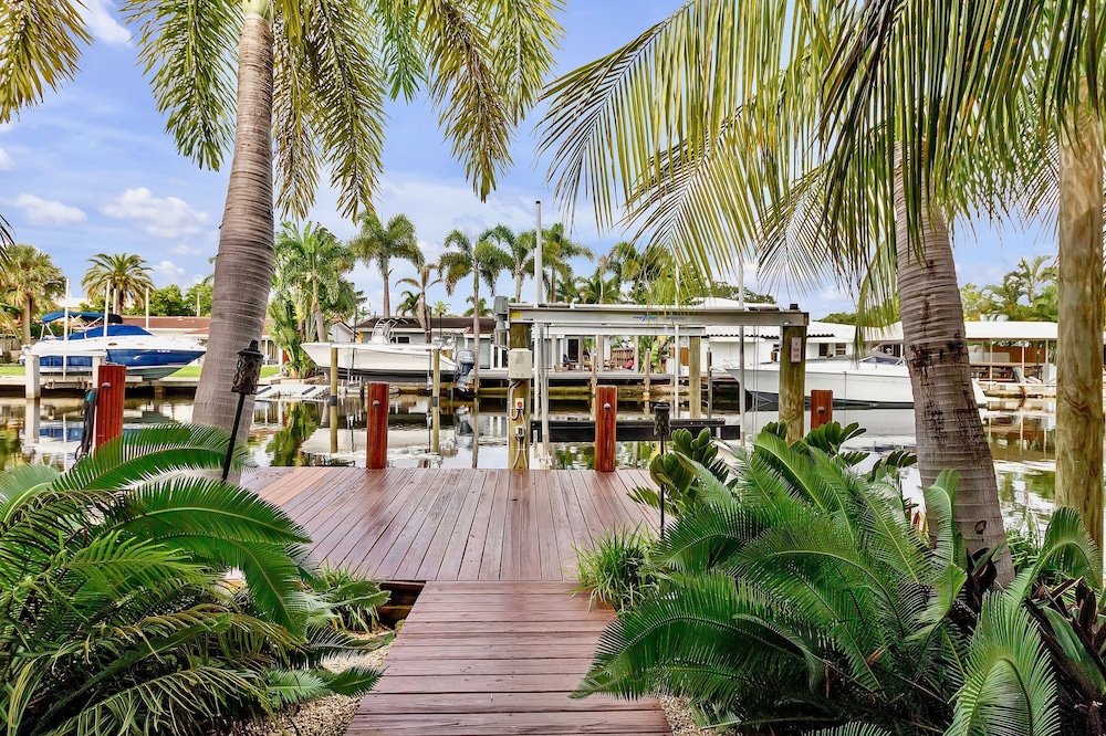 Flirty Flamingo Colorful Waterfront Escape w Pool