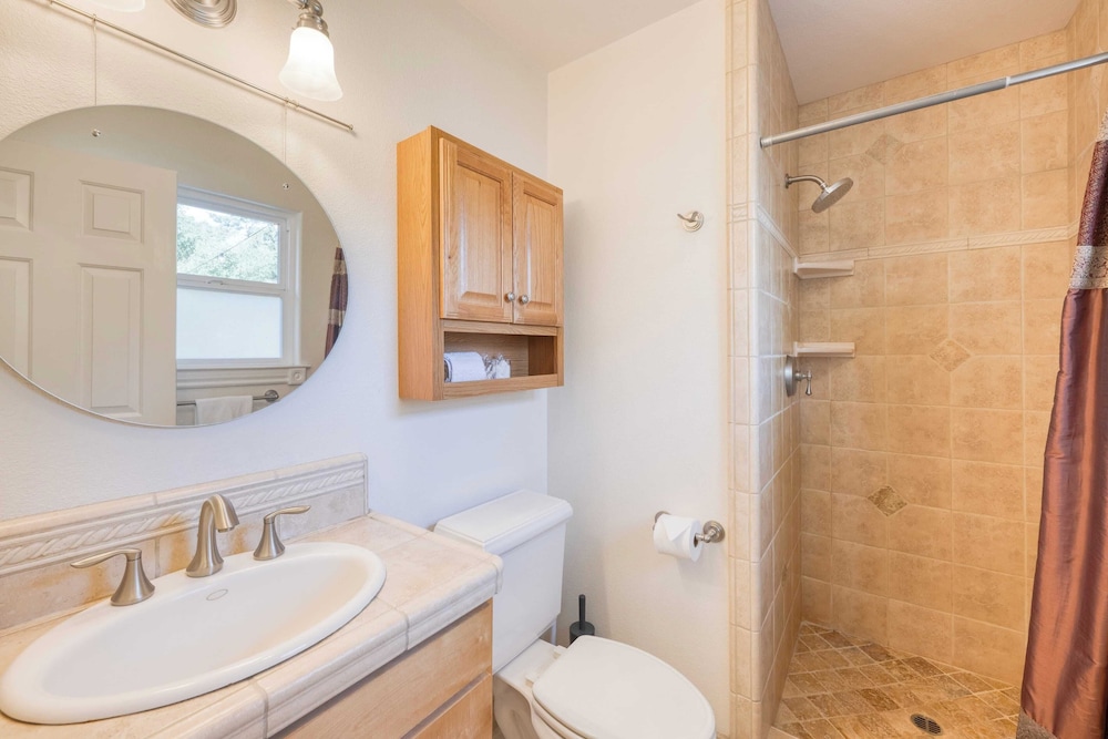 Pool + Hot Tub + Firepit + Game Room Minutes From Sebastopol & Russian River Baker Lane Retreat