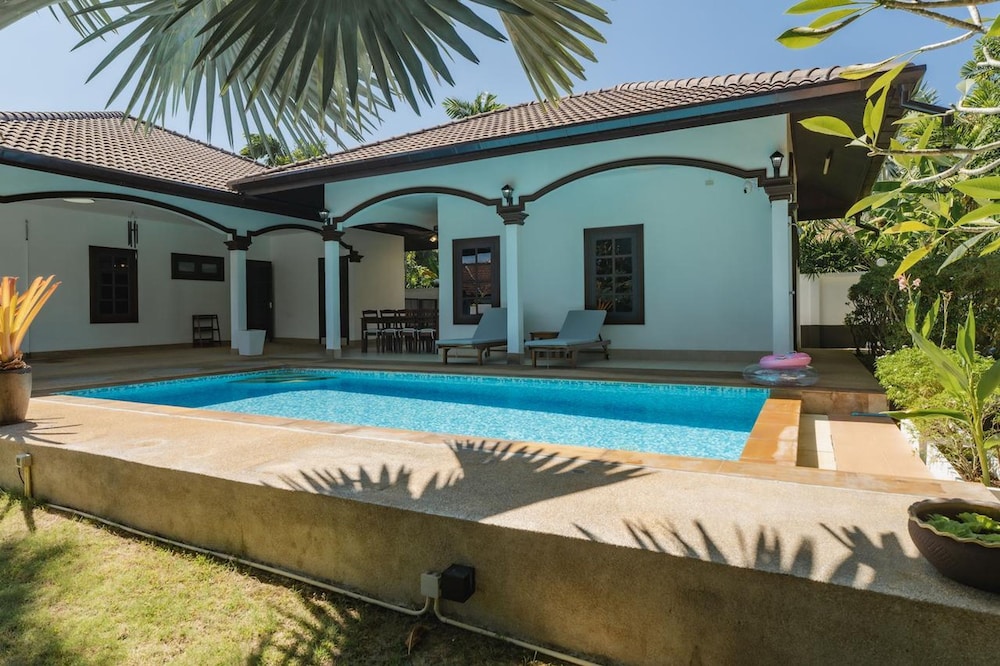 Kesorn Charming Authentic Thai Pool Villa Phuket