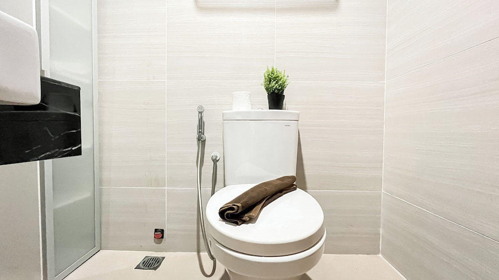 Urban Minimalist Studio At West Vista Apartment