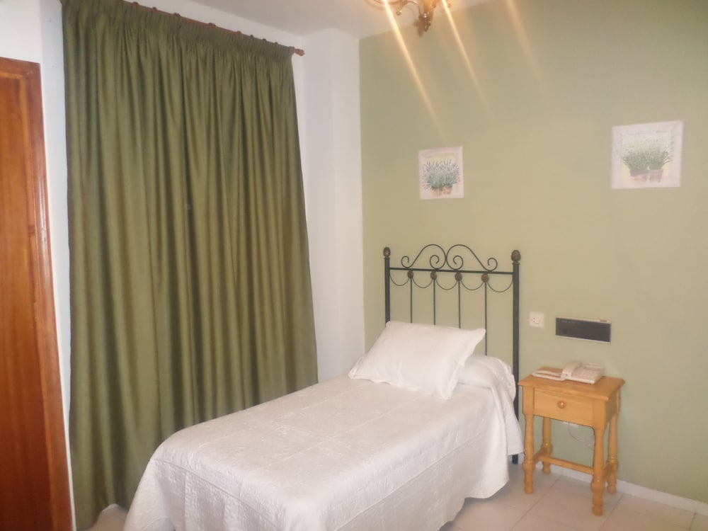 Hostal Restaurante Lujuan - Property Image 7