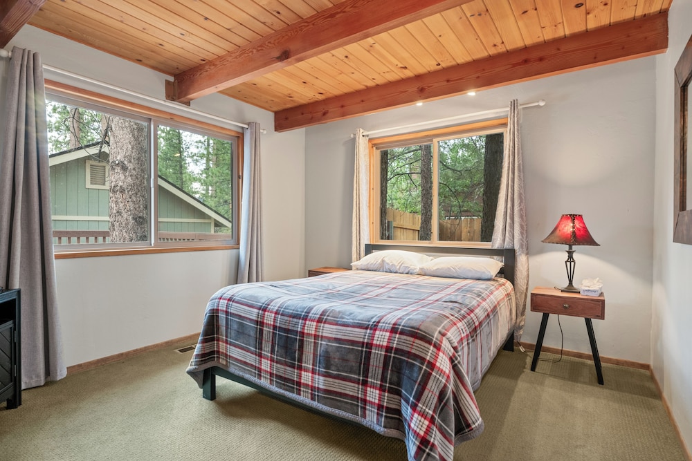 Star & Gem Cabin