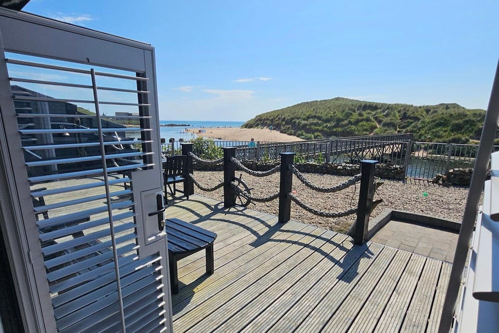 2 Bed Cottage-sleeps 4-harbour & Sea View