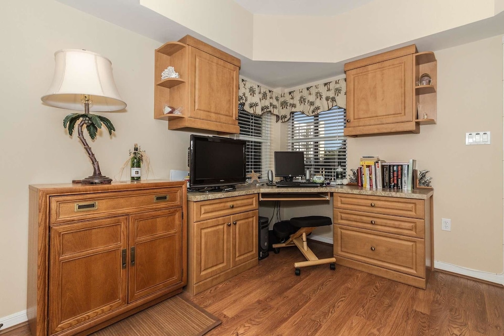 Hibiscus Pointe 124