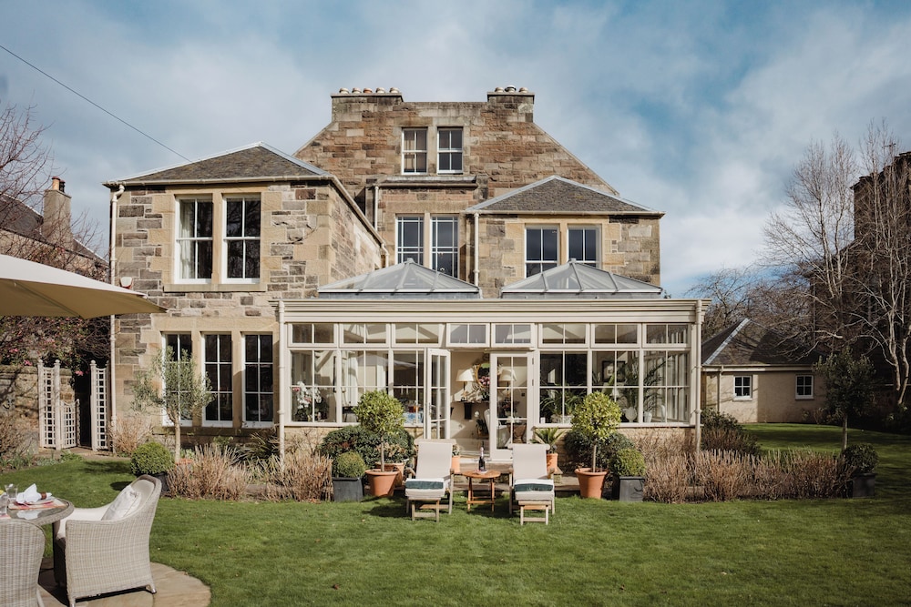 Private and Prestigious Luxury Home