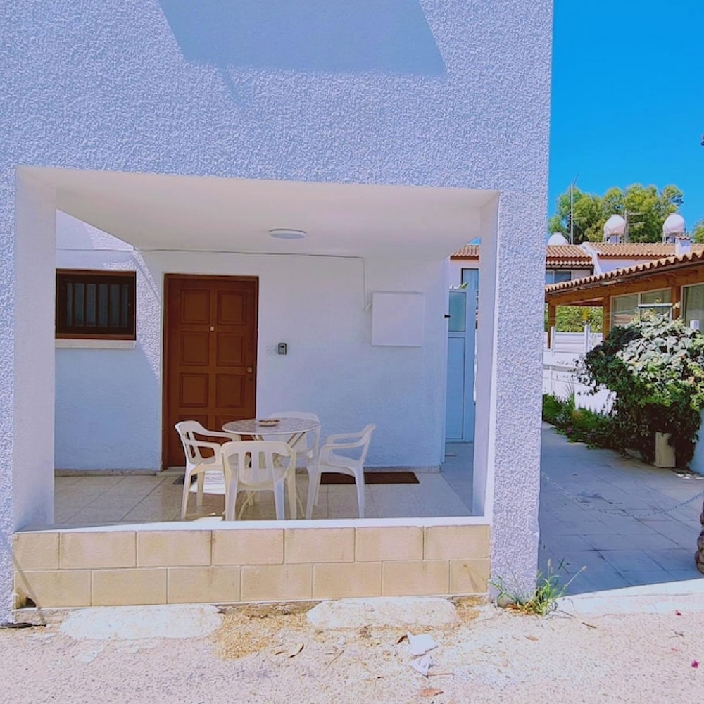 52 MEN - Sea Gem Apartment