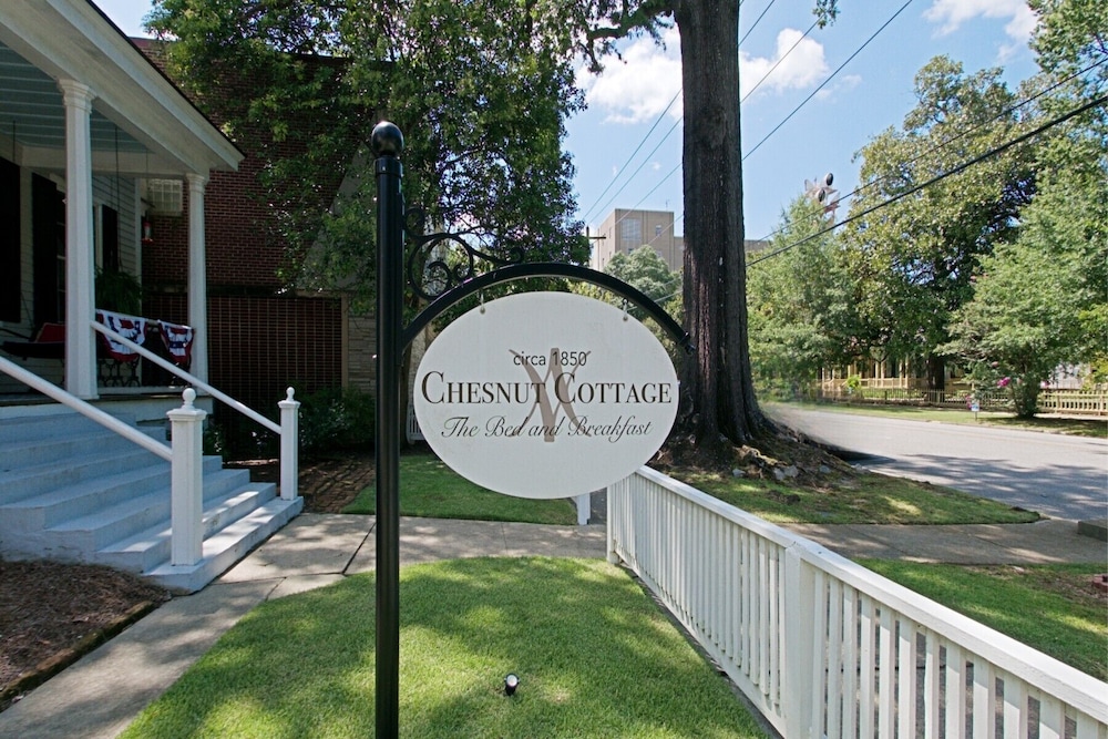 Chesnut Cottage Inn
