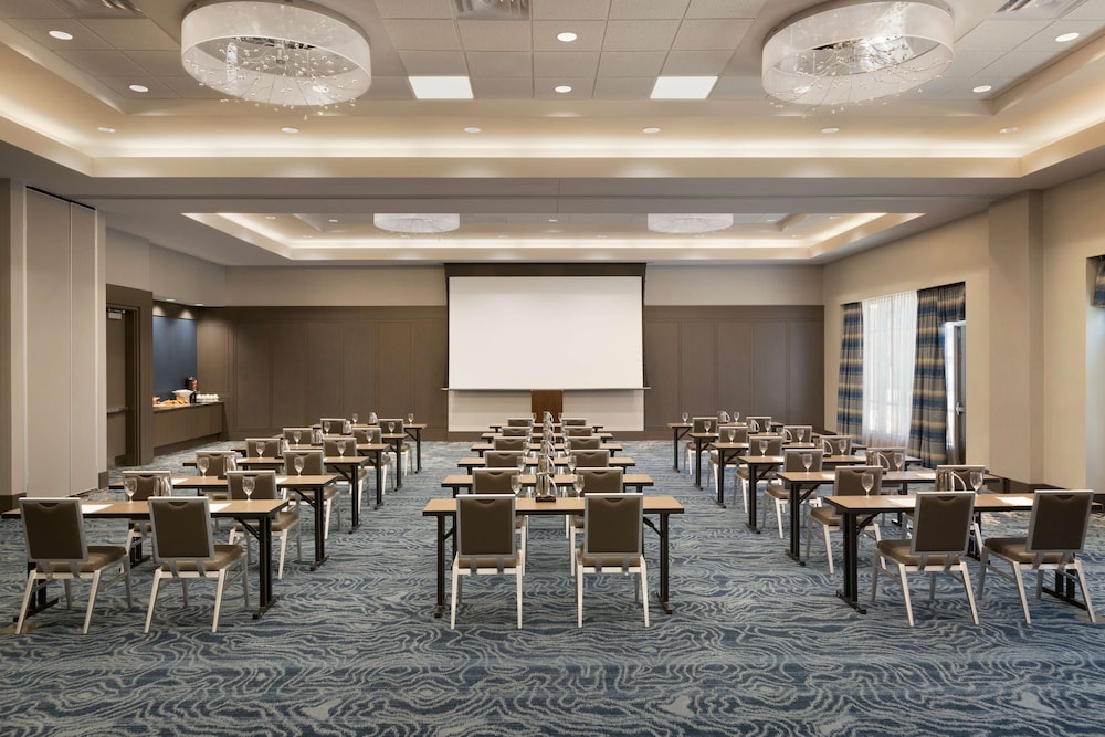 Embassy Suites by Hilton The Woodlands at Hughes Landing - Property Image 13