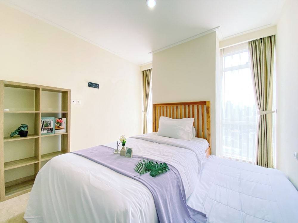 Spacious 3Br With Private Lift At Menteng Park Apartment