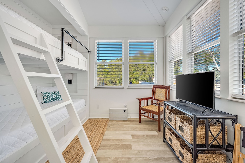 Steps to Ocean! PCB Family Home w/ Outdoor Oasis