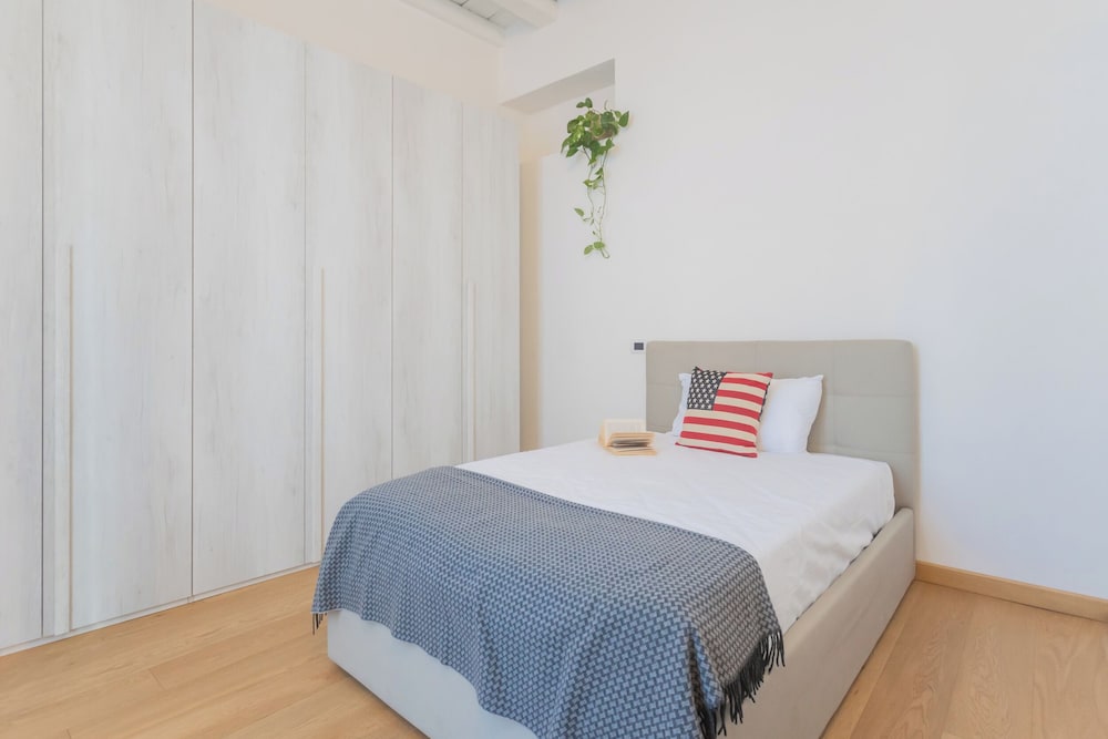 Wine Not Apartment in Como City Centre by Rent all Como