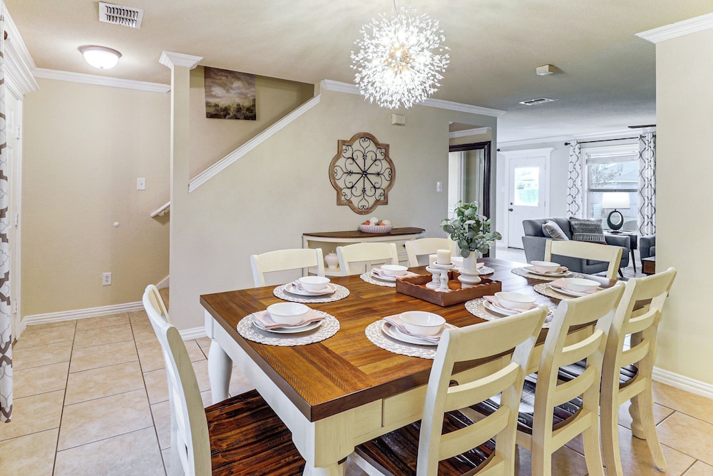 Near At&t Stadium & Six Flags: Texas Family Home!