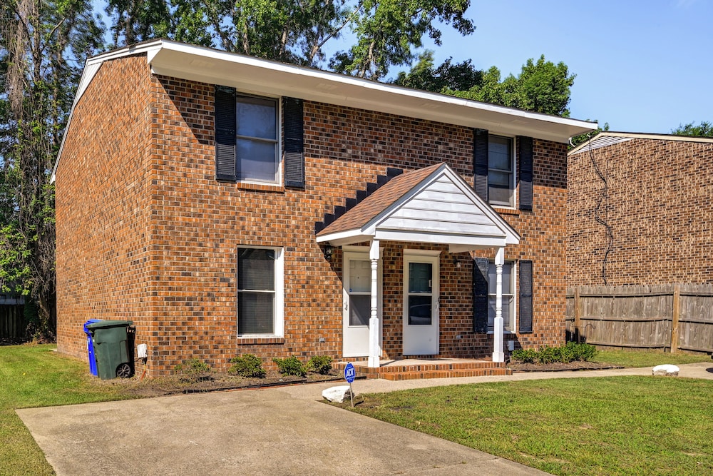 < 2 Mi to ECU & Medical District: Retreat w/ Patio