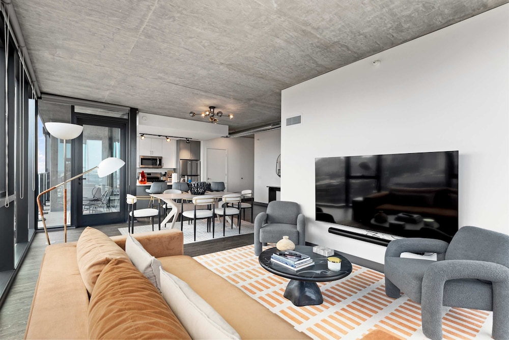 Cloud9 6 apt for 30ppl Fulton Market The Nouveau