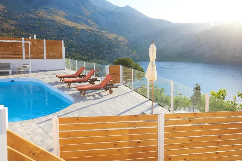 Stunning Lake Kournas Retreat 2 New Private Pool photo 3