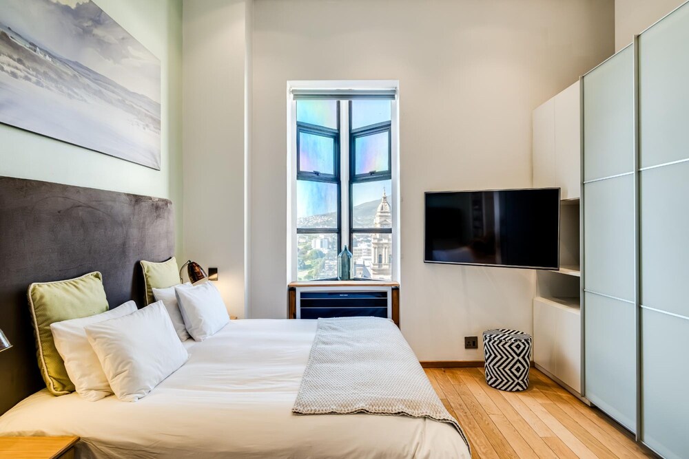 Contemporary 2bed in Art Deco Heritage Site Elevea