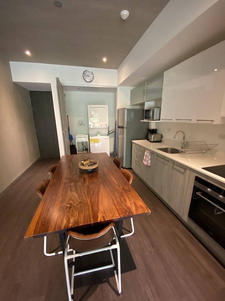 BEE Suites Santa Ana