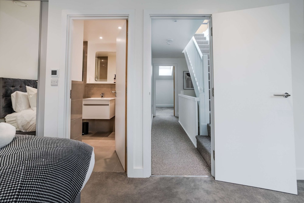 The Hidden Suite - 4BR Townhome Roof Top