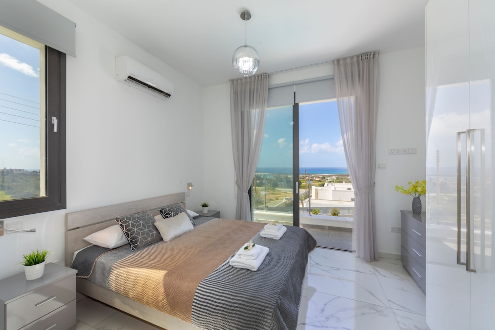 Villa Andromeda Sea Caves view 2