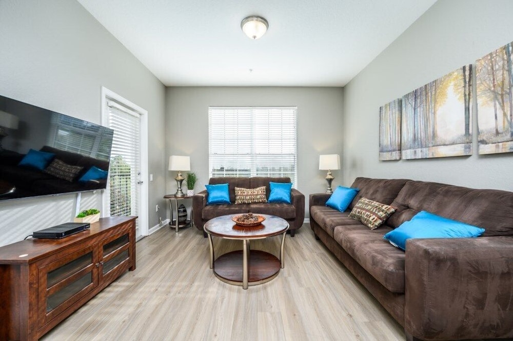 Epic Universe Beautiful Lakeview Condo, Vista Cay Orlando - 3013