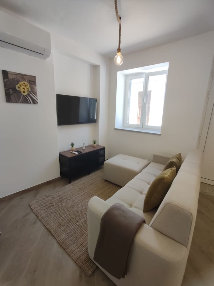 2 Floors Home Near Carvoeiro Slidesplash