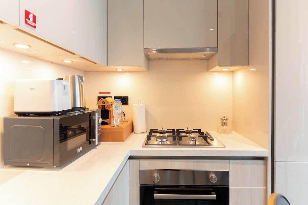 Luxury 1BR High-Floor Retreat