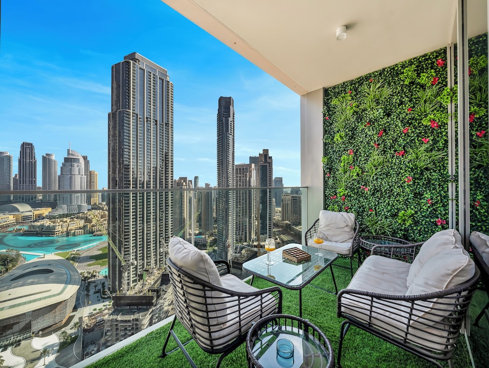 Skyline Luxury I Burj Khalifa & Fountain