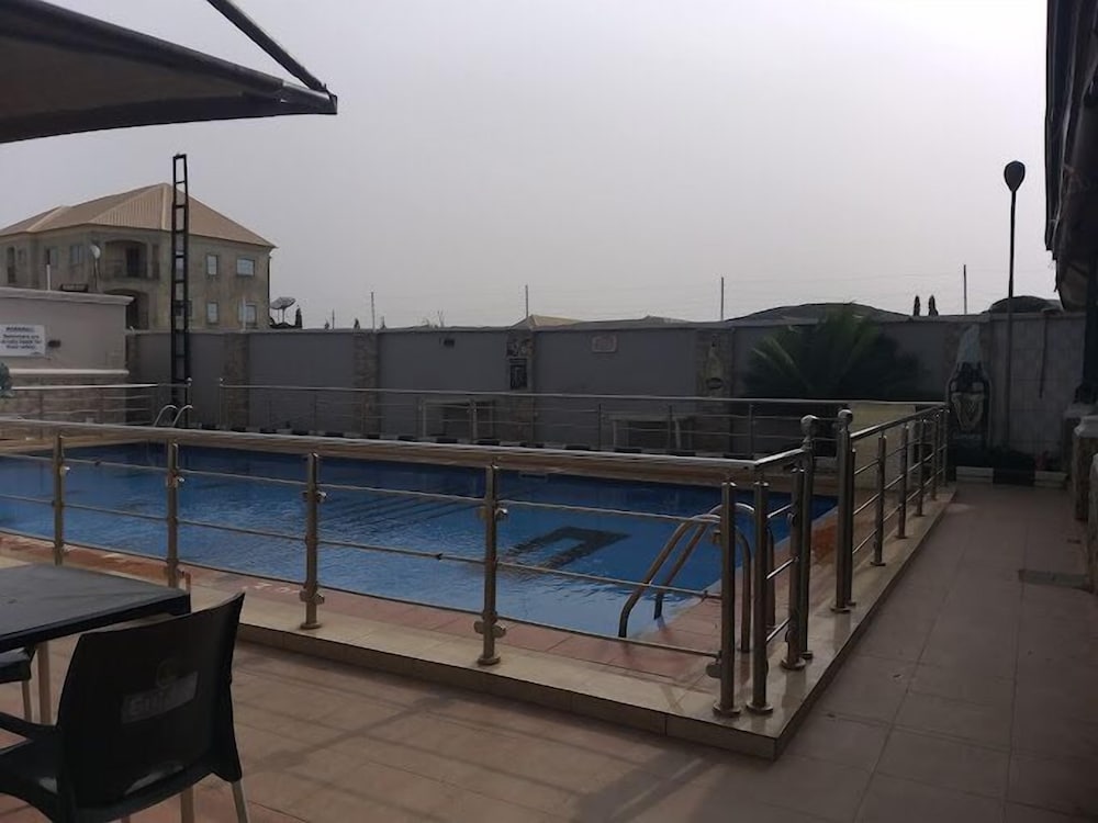 Peninsula Suites