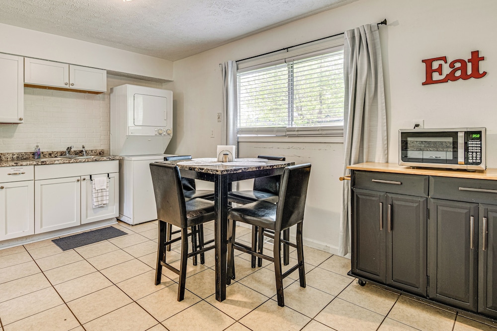 8 Mi to Dtwn Indianapolis: Family Home w/ Yard!