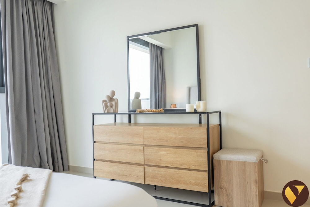 Luxury 2BR in ACT 1 Near Dubai Mall