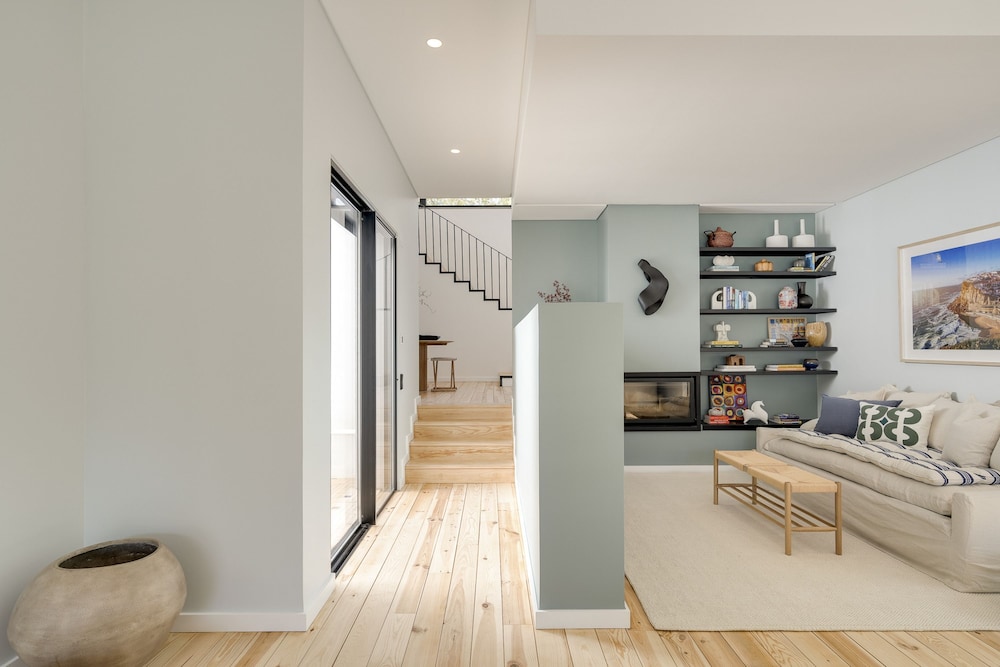 Cascais Contemporary Villa by Cadenzalux