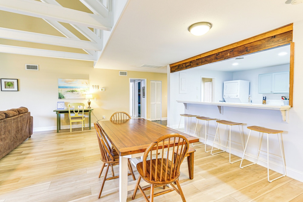 Pool Access + Pet Friendly: Condo in Hilton Head